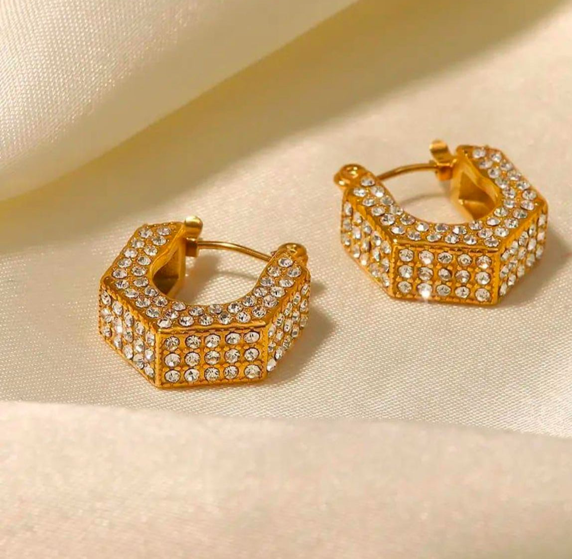 Stone hoops earrings